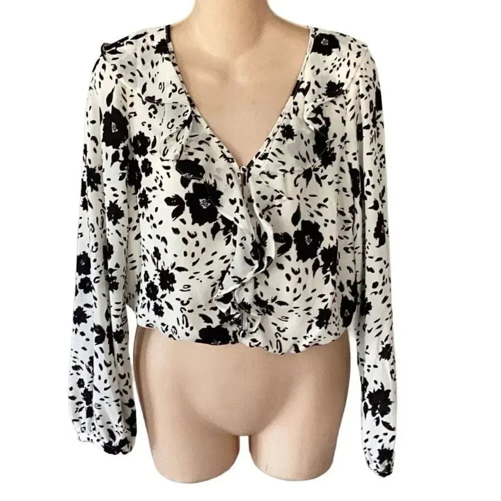 ASTR The Label Long Sleeve Chiffon Floral Crop Top Women’s XS Cream & Black